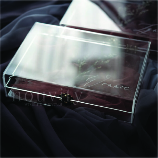 CLEAR ACRYLIC
